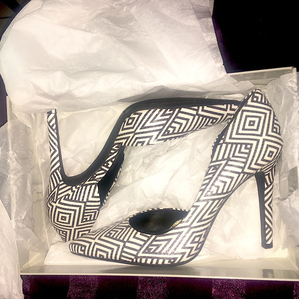 NEW IN BOX Jessica Simpson high heels